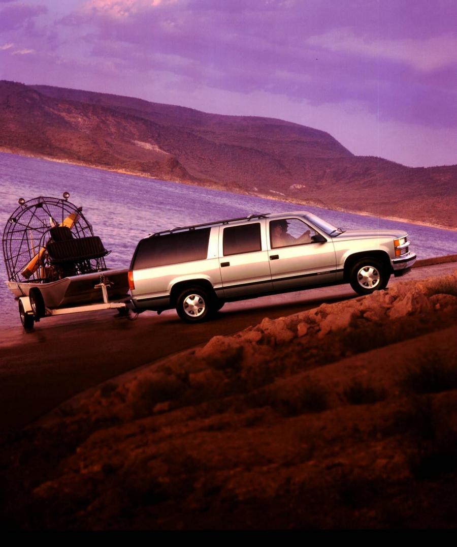  Chevrolet Suburban 1992 года  (фото 1 из 11)